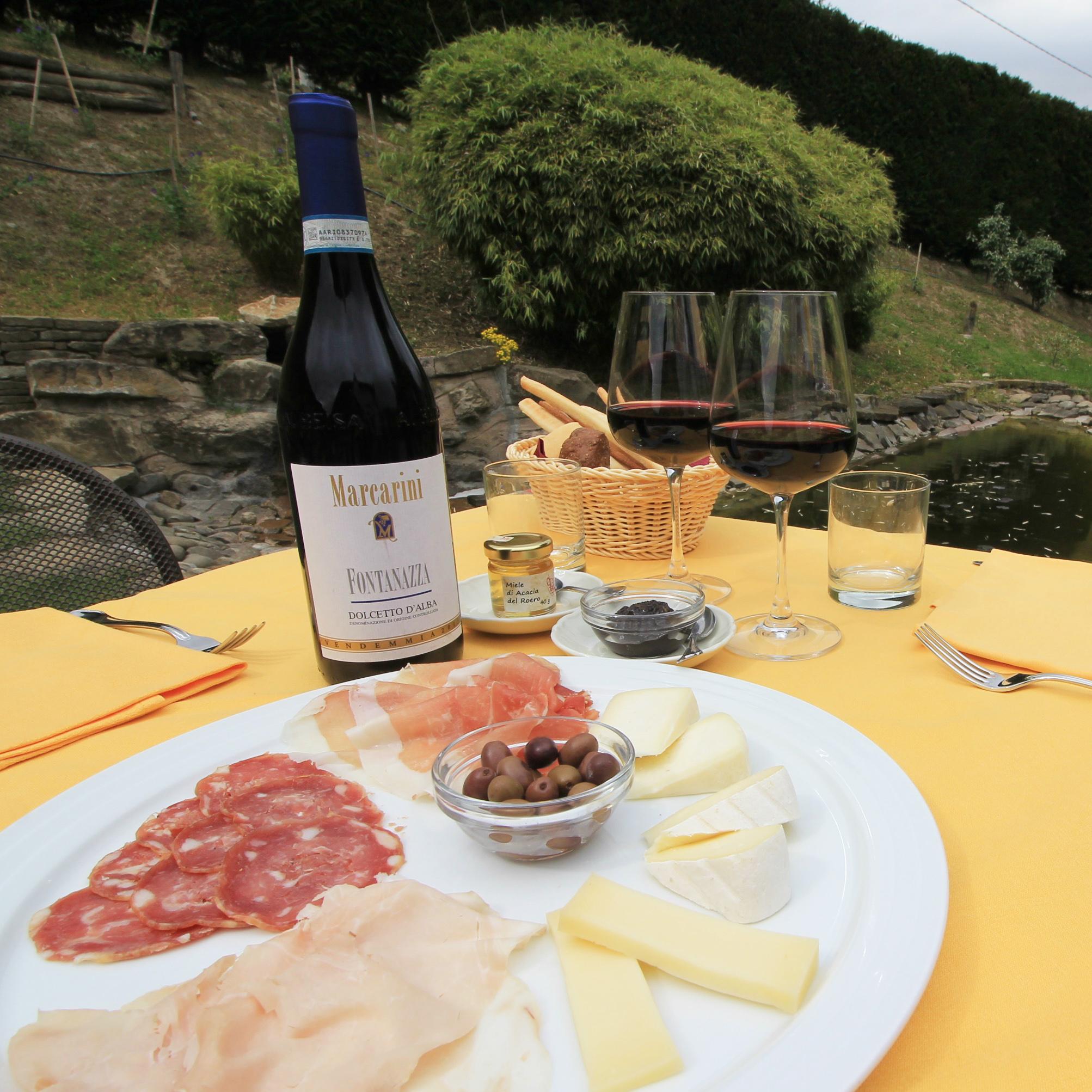 Marcarini Agriturismo Neviglie Eksteriør billede