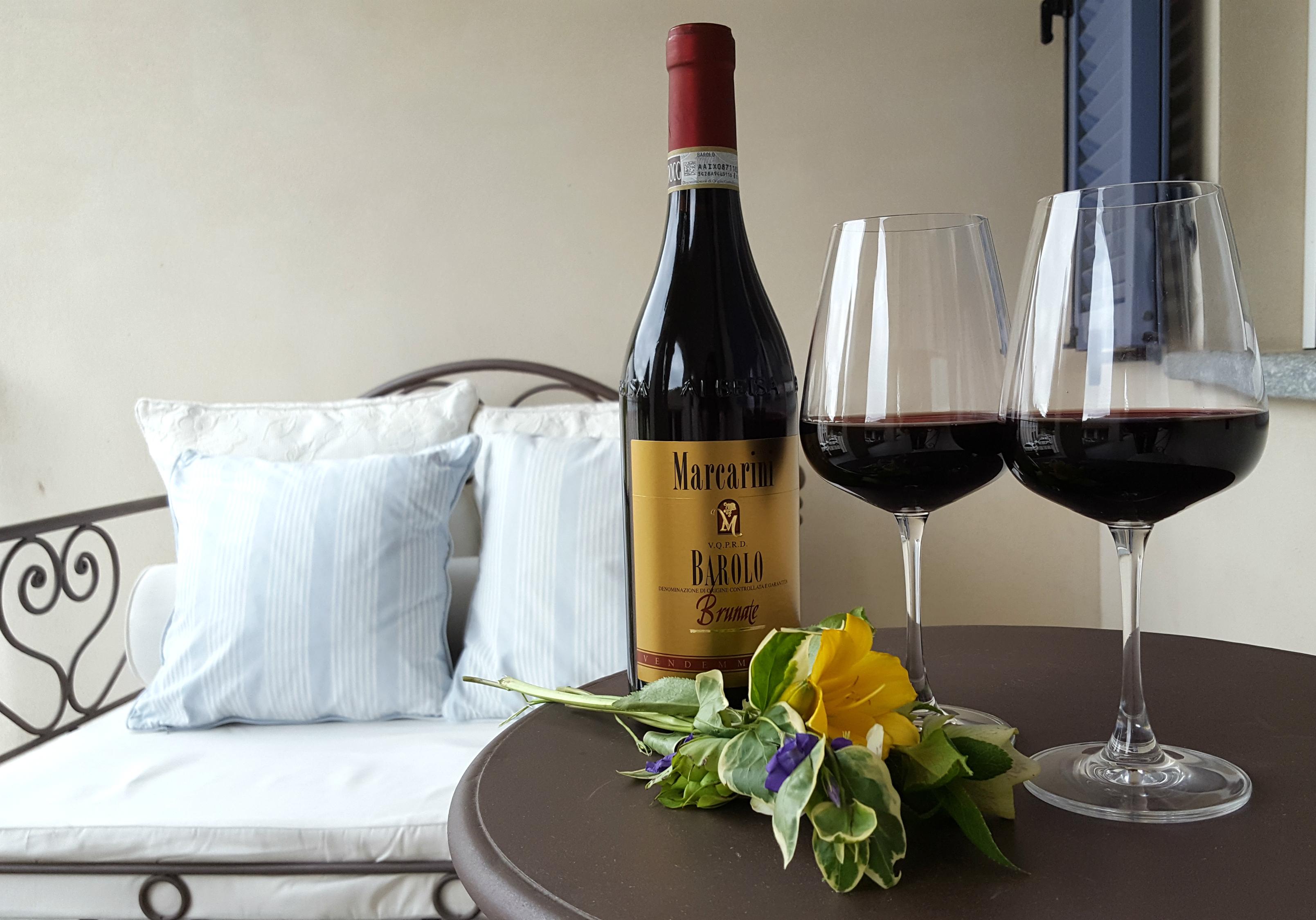 Marcarini Agriturismo Neviglie Eksteriør billede